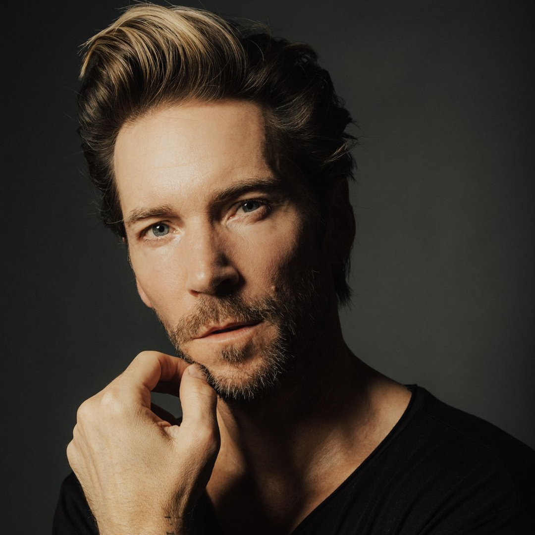  Troy Baker